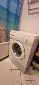 a washing machine sitting in a room with at Cozy & Fully Equipped Flat in a Prime Location in Essen