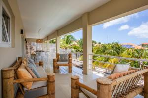 Μπαλκόνι ή βεράντα στο De Vos Apartments met zwembad, op loopafstand van Jan Thiel