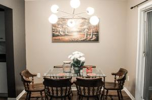 Φωτογραφία από το άλμπουμ του Close to Kingston Downtown στο Κίνγκστον