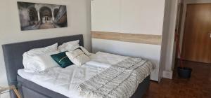 a bedroom with a bed with white sheets at Cozy & Fully Equipped Flat in a Prime Location in Essen