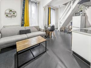 Posezení v ubytování Bel espace familial proche de Paris