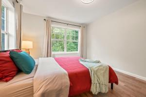 Φωτογραφία από το άλμπουμ του Spacious House with King Beds in Prime Location σε Bloomfield