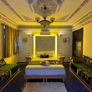 a bedroom with a bed and a ceiling at Riad Dar El bellar in Fès