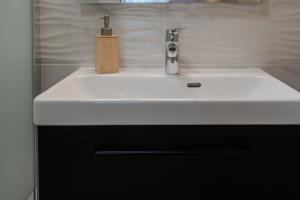 Koupelna v ubytování Festiv'Mans72 - Le Four à pain - Parking - Wifi - Circuit des 24h du Mans à 7 min + 12 fotografií