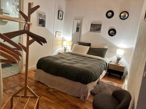 Postel nebo postele na pokoji v ubytování Cœur de Conflans