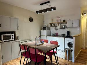 Kuchyň nebo kuchyňský kout v ubytování Cœur de Conflans