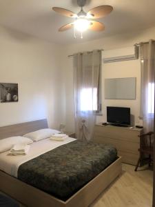 Ένα ή περισσότερα κρεβάτια σε δωμάτιο στο Casa Donatella a Isola