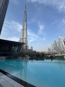 Bazén v ubytování Elegant High-Rise Escape with sea view by SoleaStay nebo v jeho okolí