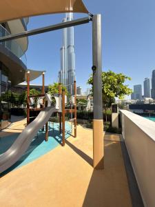 Bazén v ubytování Elegant High-Rise Escape with sea view by SoleaStay nebo v jeho okolí