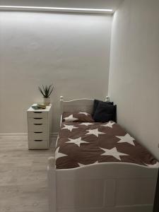 Postel nebo postele na pokoji v ubytování Apartmánový byt VYHNE