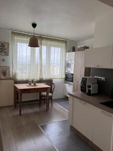 Η κουζίνα ή μικρή κουζίνα στο U žltej mačky