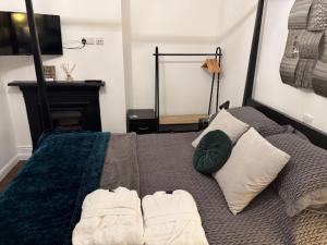 Φωτογραφία από το άλμπουμ του Luxury Four poster bed studio apartment στο Μέιντστοουν