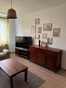 Μια τηλεόραση ή/και κέντρο ψυχαγωγίας στο U žltej mačky