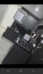 Bordj el Kiffanmagnifique studio a Alger bordj al kiffan的配有炉灶和台面的厨房 更多7张照片