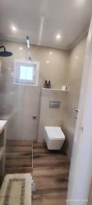 Ένα μπάνιο στο Marietta's Luxury for 5