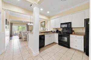 Kuchyň nebo kuchyňský kout v ubytování BEACH BLISS in Litchfield Resort