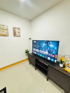 Μια τηλεόραση ή/και κέντρο ψυχαγωγίας στο Pantawan Home ใกล้สนามบินหาดใหญ่