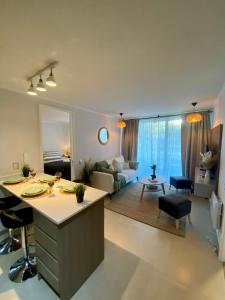a large living room with a kitchen and a living room at Duna & Mar I Concon in Concón