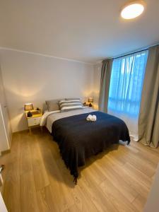 a bedroom with a large bed and a large window at Duna & Mar I Concon in Concón +56 photos