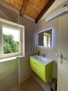 Et badeværelse på Holiday home in Nedescina 43269