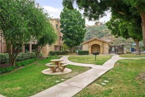 Zahrada ubytování The Charming Condo First Floor, Patio, And Pool