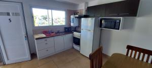 Η κουζίνα ή μικρή κουζίνα στο La Albufera +16 φωτογραφίες