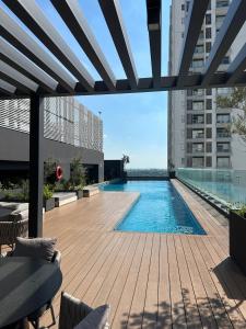 Bazén v ubytování Moderno departamento con vista a Santa Lucía, Mty nebo v jeho okolí