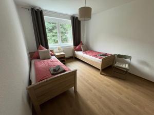 Voodi või voodid majutusasutuse Direkt am Markplatz von Pasewalk wohnen mit Geschirrspüler und Parkplatz toas