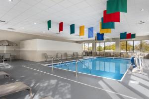 Bazén v ubytování Best Western Plus Indianapolis NW Hotel nebo v jeho okolí