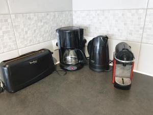 a kitchen counter with a coffee maker and a blender at Maison Lac de Chalain - Jura in Fontenu