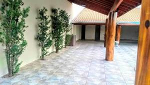 a hallway with trees on the side of a building at Hotel Pousada Trevo in Barretos