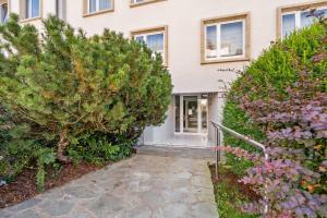 Κήπος έξω από το Modern Studio with Kitchen in Prime Location