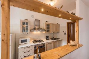 Η κουζίνα ή μικρή κουζίνα στο Apartments in Pieve di Ledro - Ledrosee 22645