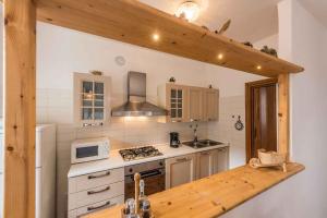 Η κουζίνα ή μικρή κουζίνα στο Apartments in Pieve di Ledro - Ledrosee 22645