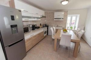 Una cocina o cocineta en Holiday home in Baretici 39276