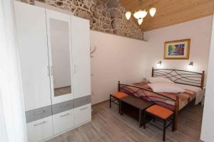 Una cama o camas en una habitación de Holiday home in Baretici 39276 21 fotos más