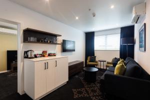 Kuchyň nebo kuchyňský kout v ubytování Regent of Rotorua Boutique Hotel