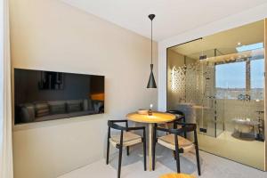 TV a/nebo společenská místnost v ubytování Modern Studio Near Gare & City Center, Wi-Fi + 10 fotografií