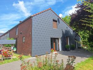 Το κτήριο όπου στεγάζεται  η παραθεριστική κατοικία