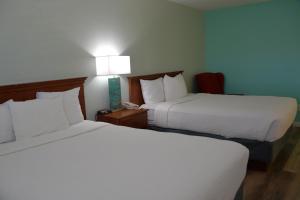 Postel nebo postele na pokoji v ubytování Inn at the Waterpark + 17 fotografií