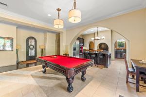 Τραπέζι μπιλιάρδου στο Monthly Desert La Quinta Stays - Pool & Spa