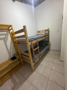 Μία ή περισσότερες κουκέτες σε δωμάτιο στο Chalé Moinho Com Localização Excepcional em Carrancas - MG