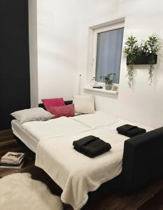 Postel nebo postele na pokoji v ubytování Cozy Mood Apartment in Old Town