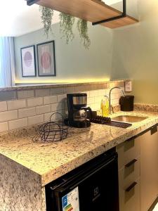 Η κουζίνα ή μικρή κουζίνα στο Sonne Flat Aurora - Frente Mar no Bessa