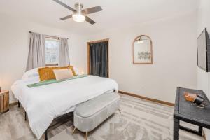 a bedroom with a bed and a ceiling fan at Stevens Point Getaway - HUGE 5 bedroom Home 3 Full Bath in Stevens Point +12 photos
