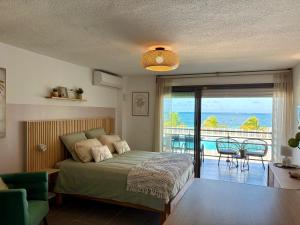 Ένα ή περισσότερα κρεβάτια σε δωμάτιο στο New Superbe loft Papaye sur la mer des caraibes +30 φωτογραφίες