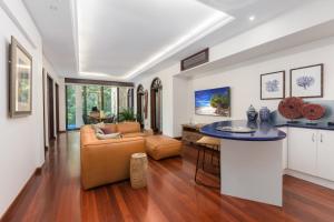 Posezení v ubytování Sophisticated Tropical Villa with Infinity Pool