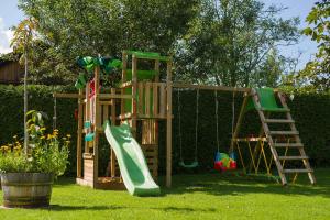 Ο χώρος παιχνιδιού για παιδιά στο Apartment Strobl 1