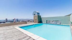 a swimming pool on the roof of a building at Emerald Escape With Mountain View & Pool in Cape Town