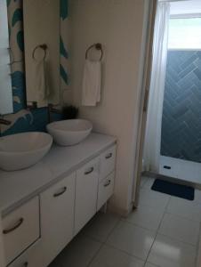 a bathroom with two sinks on a counter with a shower at Toscana Suite 2 D in Estación El Salto